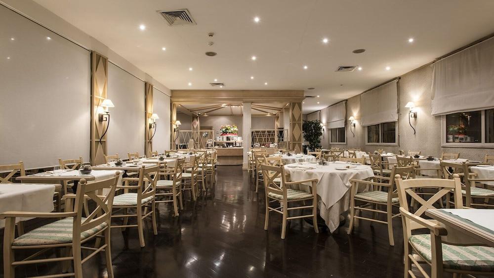 Flyon Hotel & Conference Center Bologna Exterior photo Restaurant