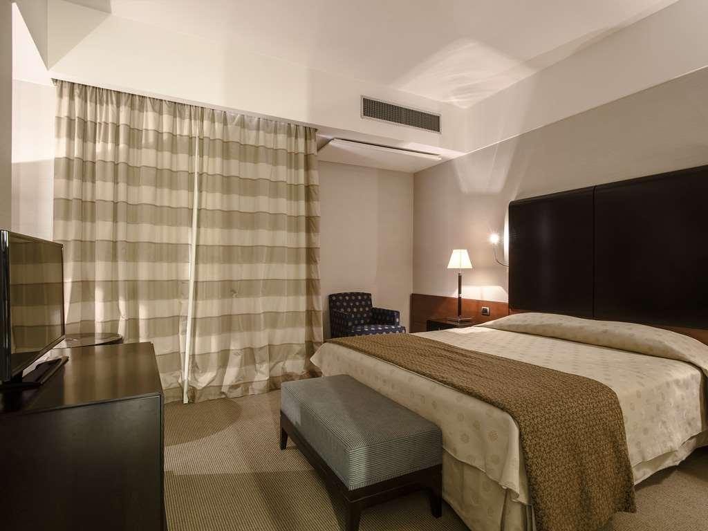 Flyon Hotel & Conference Center Bologna Room photo A room at the hotel