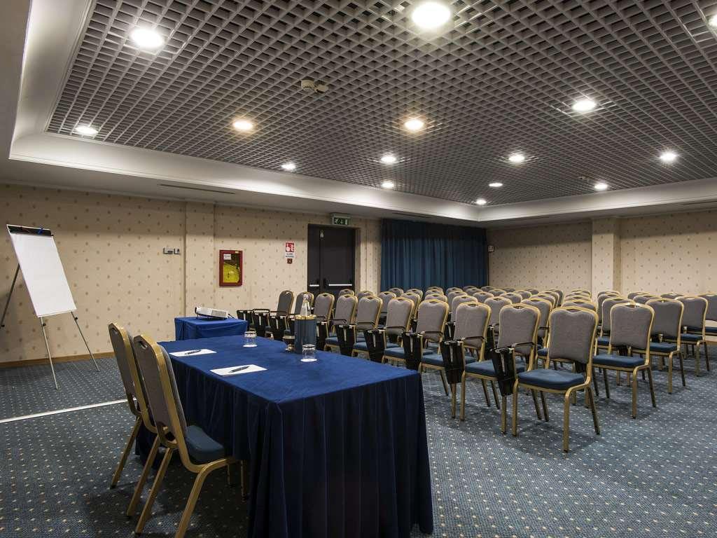 Flyon Hotel & Conference Center Bologna Facilities photo The conference hall