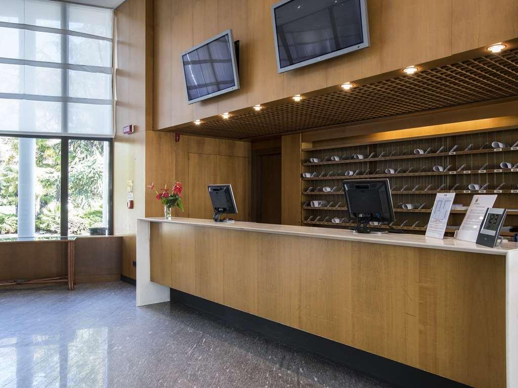 Flyon Hotel & Conference Center Bologna Exterior photo Reception desk