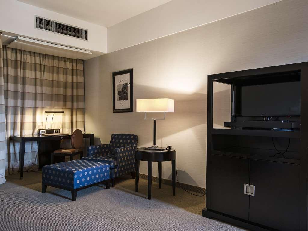 Flyon Hotel & Conference Center Bologna Room photo A room at the hotel