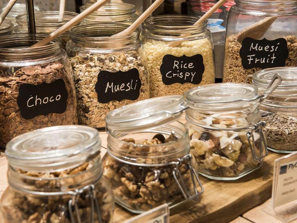 Flyon Hotel & Conference Center Bologna Restaurant photo Muesli and other breakfast cereals