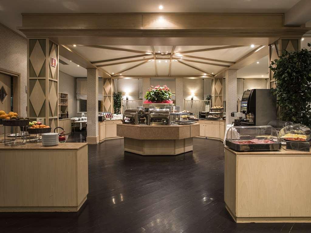 Flyon Hotel & Conference Center Bologna Restaurant photo Breakfast buffet