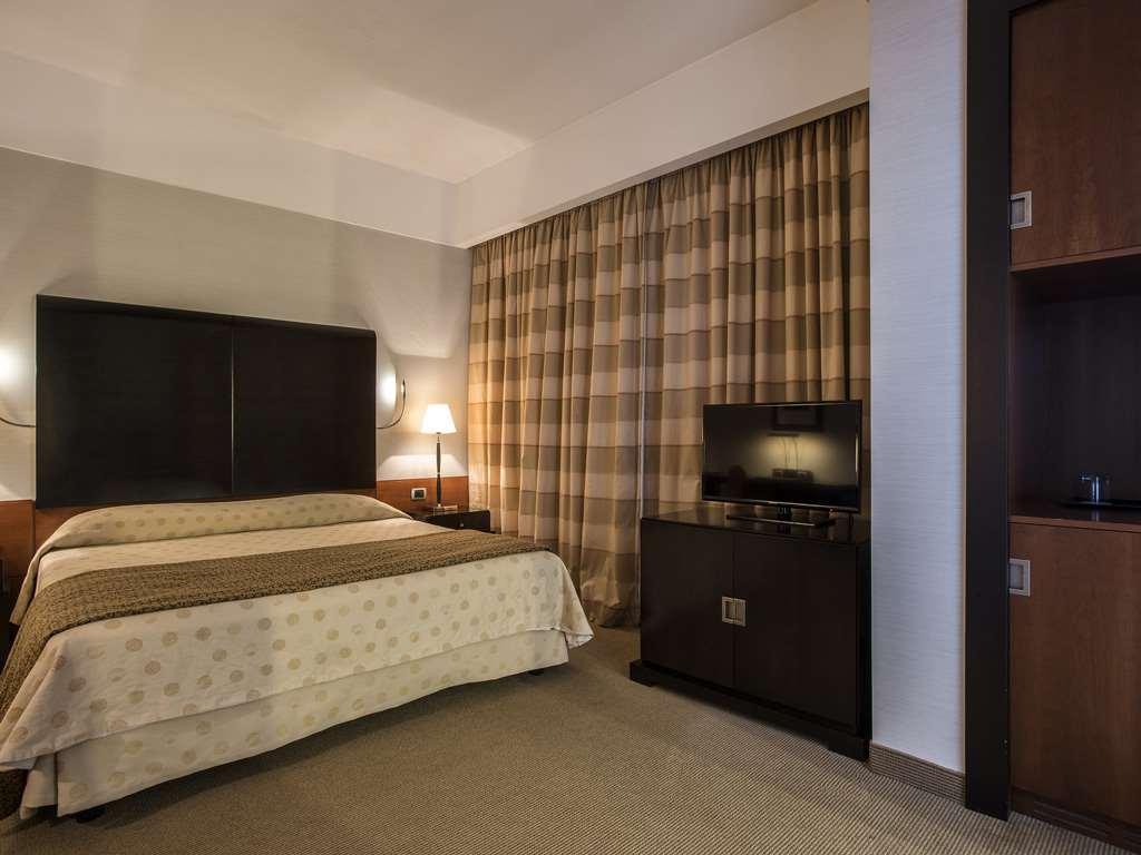 Flyon Hotel & Conference Center Bologna Room photo Room interior
