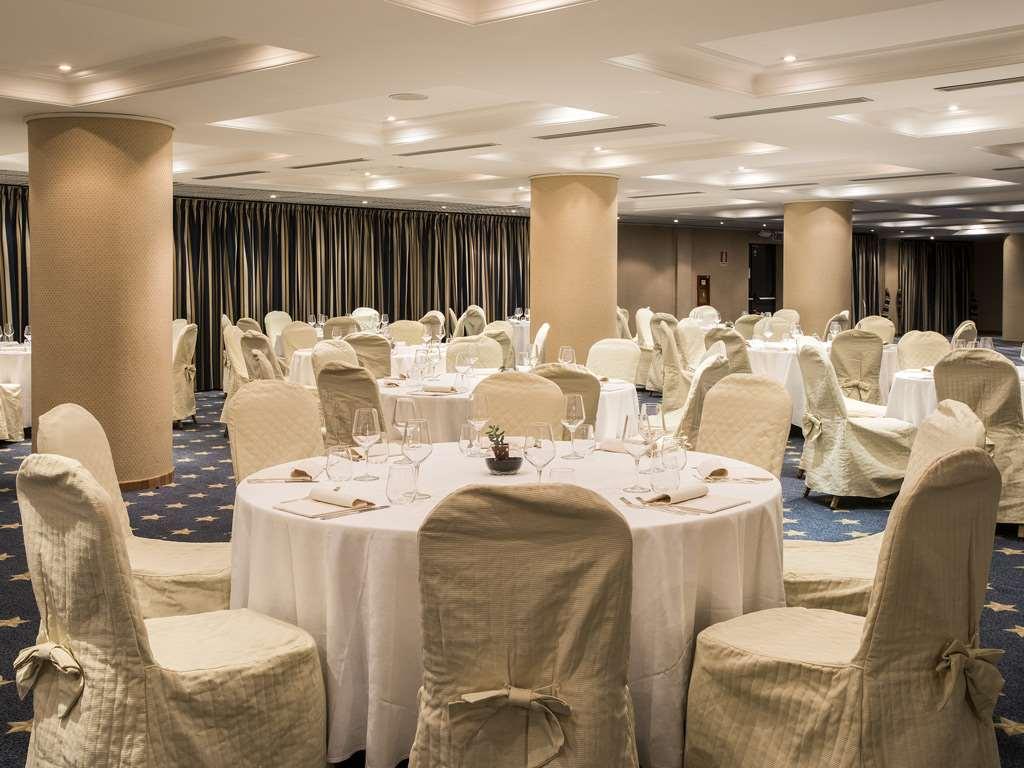 Flyon Hotel & Conference Center Bologna Restaurant photo The hotel's ballroom
