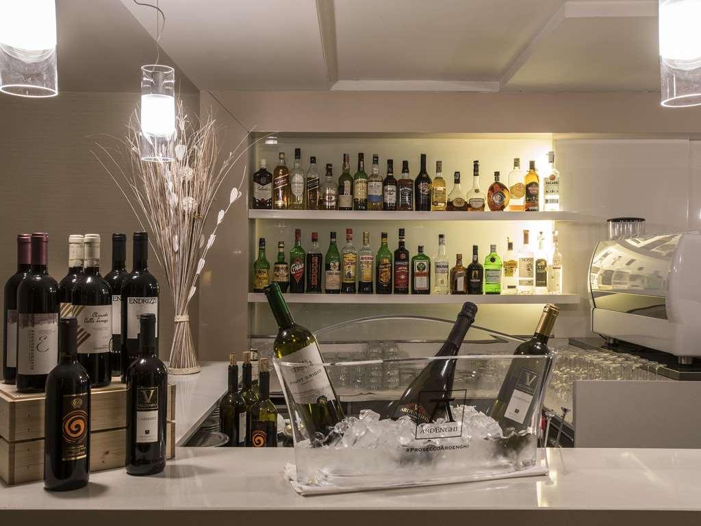 Flyon Hotel & Conference Center Bologna Restaurant photo Wine cellar
