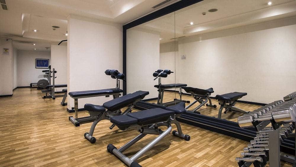 Flyon Hotel & Conference Center Bologna Exterior photo Gym equipment