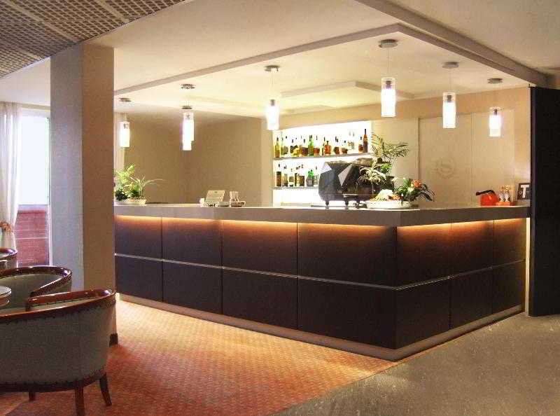 Flyon Hotel & Conference Center Bologna Exterior photo A reception desk in a hotel